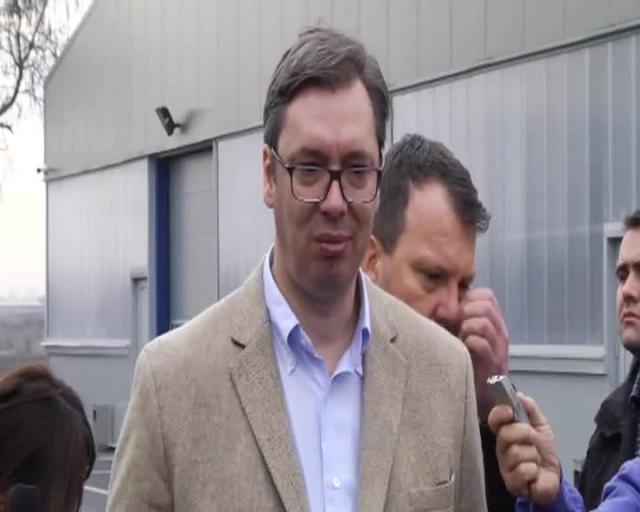 Vučić sa Srbima u Raškoj, počeo sastanak u kasarni